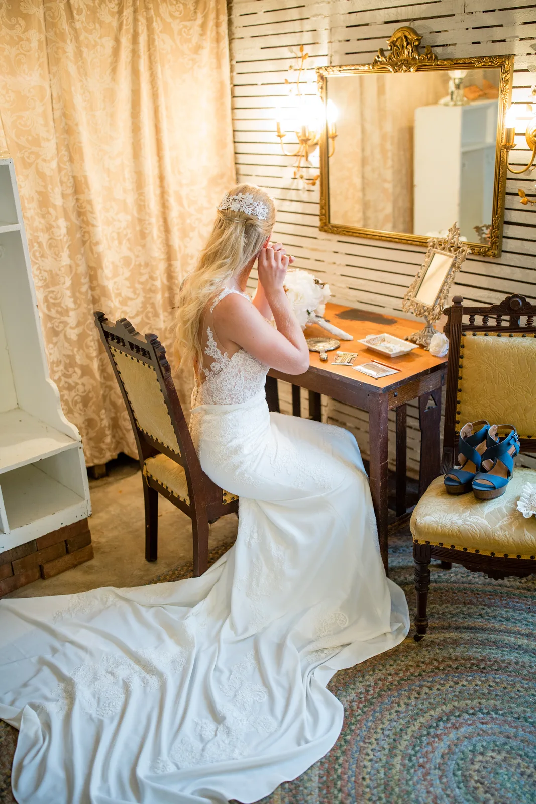 The Bride's Suite at The Barns of Lost Creek, a bright getting ready space